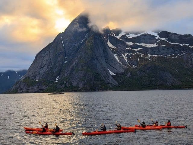 Midnight Sun kayak at Reinefjord | Lofoten