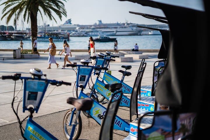 Split Tour in Private Electric Rickshaw