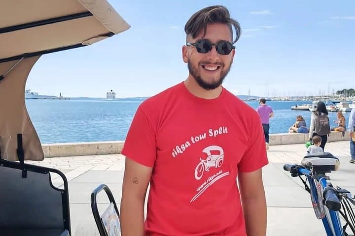 Split Tour in Private Electric Rickshaw