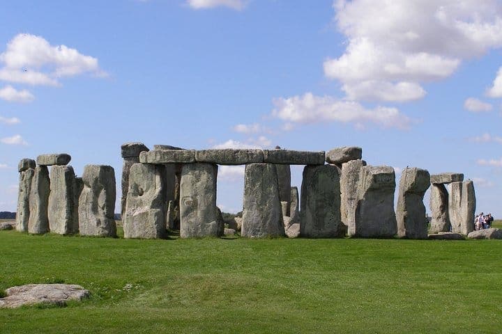 Bath and the Stonehenge Day Tour from Southampton