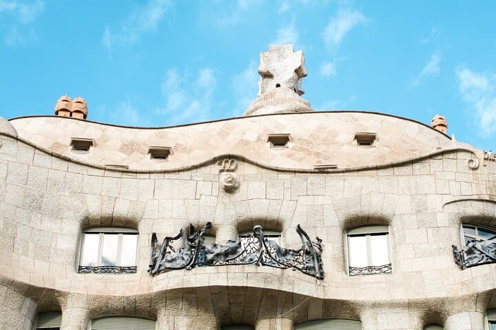 Best of Barcelona: Sagrada Familia, Park Guell, Montjuic & Gothic