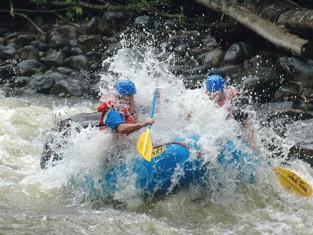 White Water Rafting (Class IV) | La Fortuna