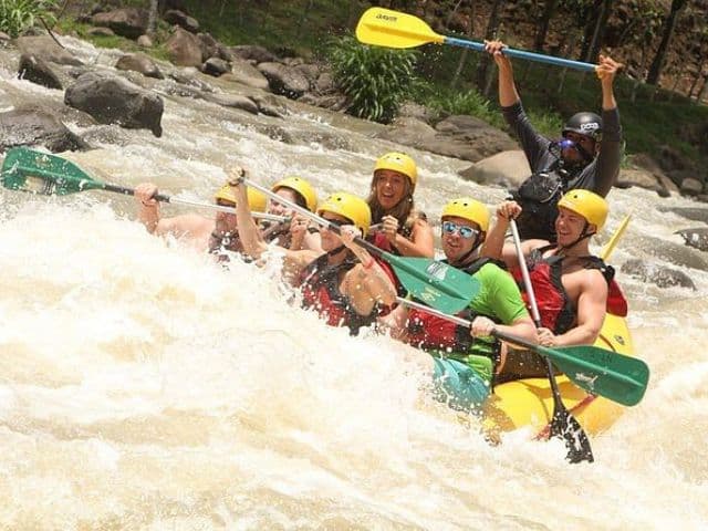 White Water Rafting (Class IV) | La Fortuna