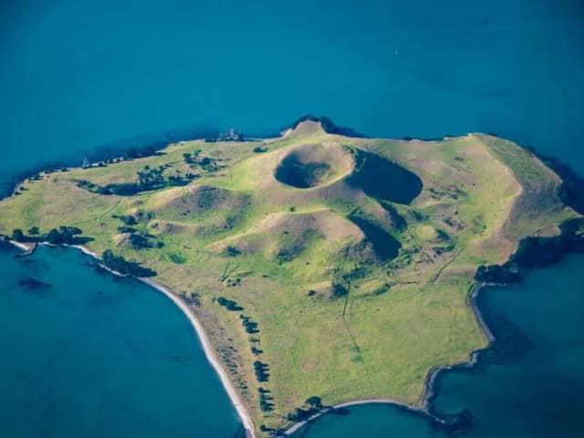 Browns Island Motukorea Sea Kayak Tour | Auckland