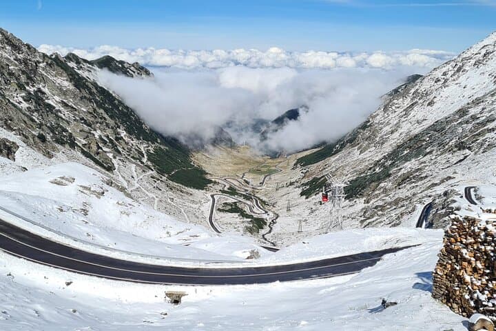 Private Transfagarasan road and Poienari Fortress tour
