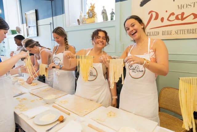 3 in 1 Rome Cooking Class Piazza Navona: Fettuccine Ravioli and Tiramisu