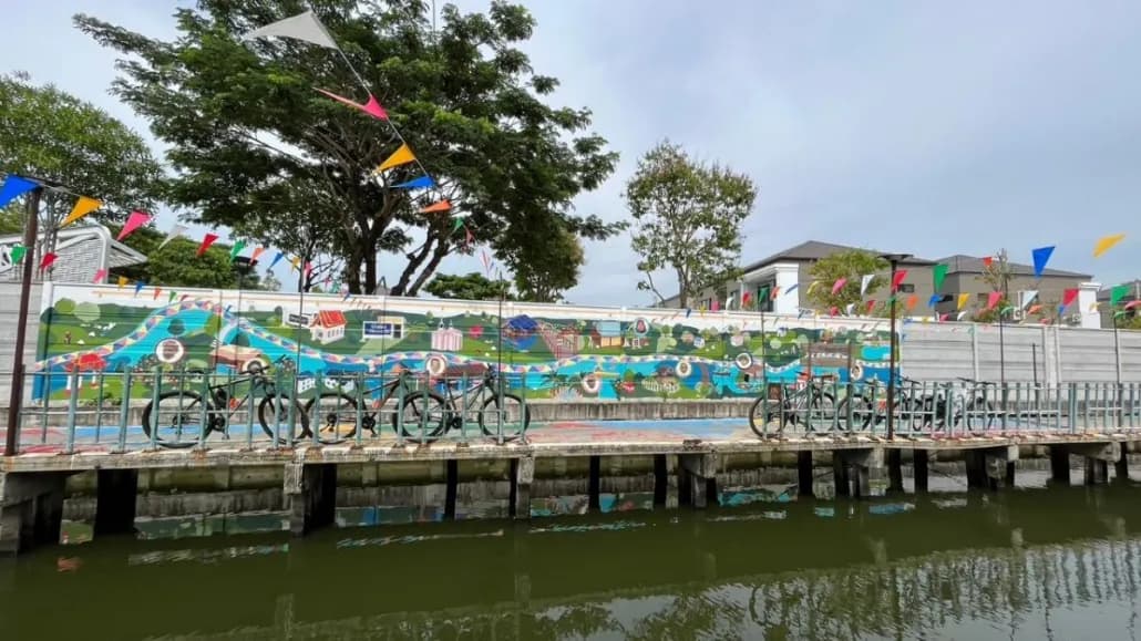 Bangkok Paradise tour - a full-day boats, bikes and unseen Bangkok