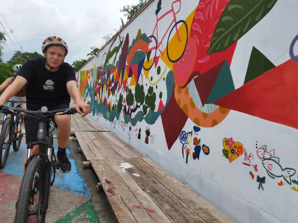 Bangkok Paradise tour - a full-day boats, bikes and unseen Bangkok