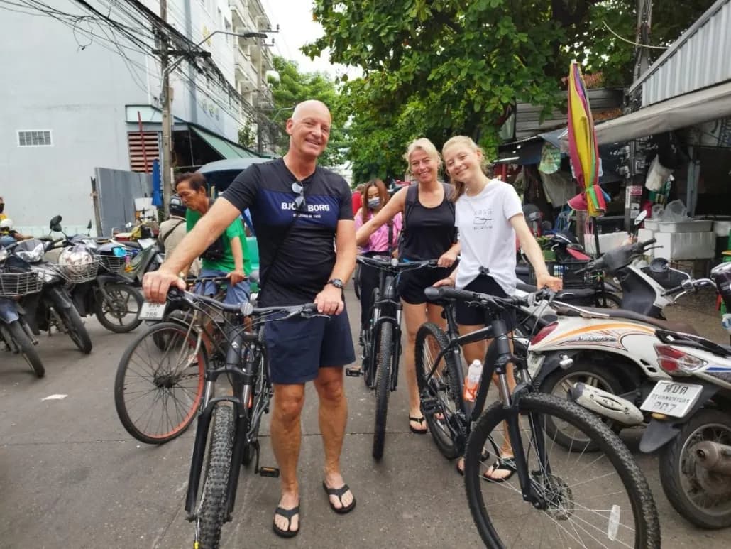 Bangkok Paradise tour - a full-day boats, bikes and unseen Bangkok