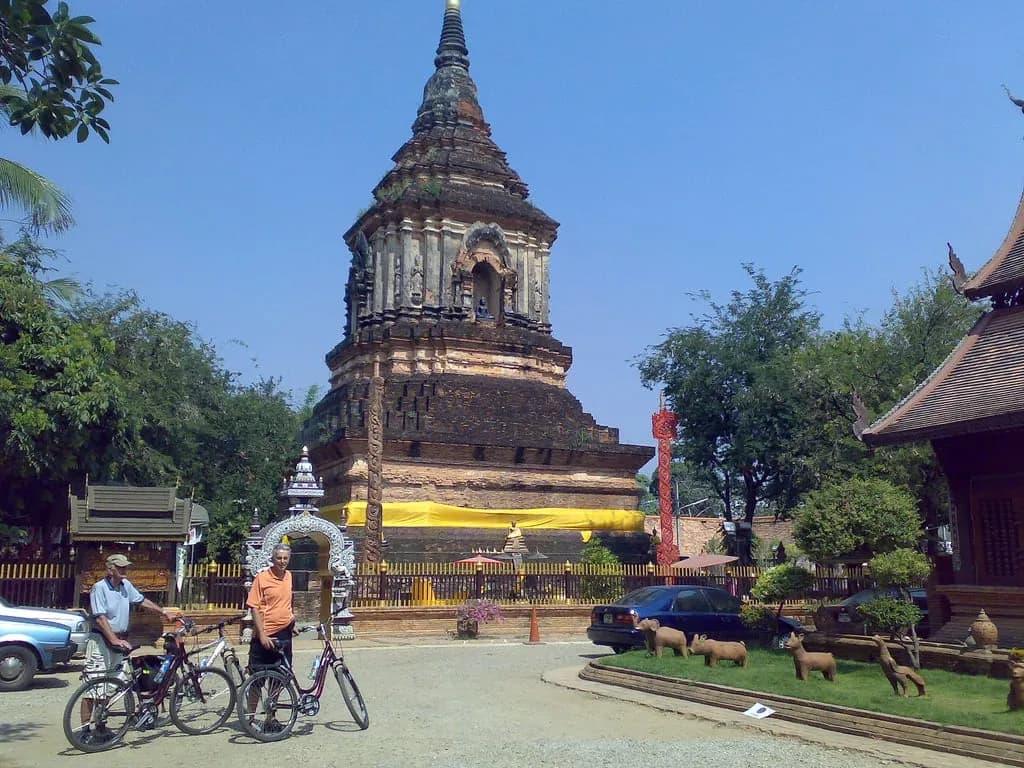 A bicycle ride through the old cultural city | Chiang Mai