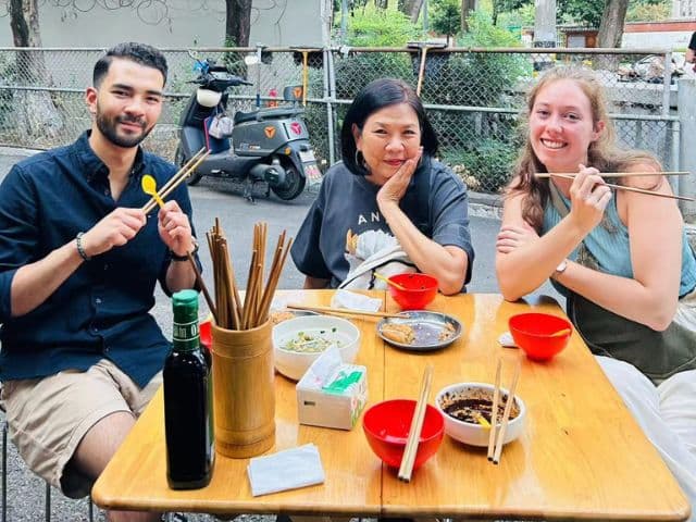 Chengdu Foodie tour by Tuktuk