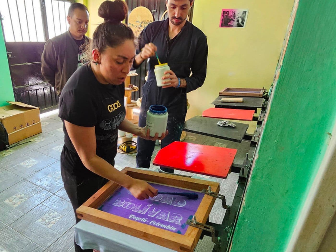 Urban Canvas: The Ciudad Bolívar Experience with silk-screen printing | Bogotá