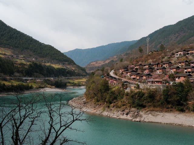 Discover Northwestern Yunnan through UNSECO Three Parallel Rivers region and the sacred Mt. Kawagarbo
