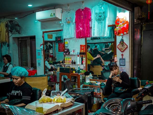 Hanoi Explorer Photo Tour